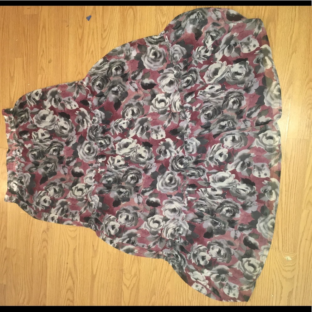 I guess this is supposed to be a maxi skirt